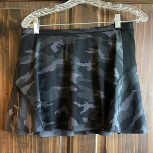 Athleta Match Point Skort Size S Like new condition. Black and Grey Camo